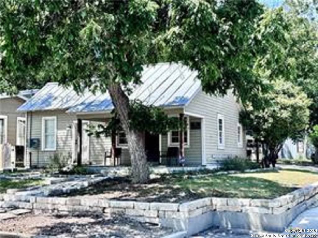 New Braunfels, TX 78130-4501,195 COLL ST
