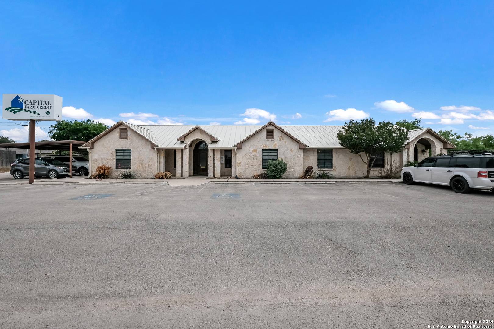 Hondo, TX 78861-2555,237 19TH ST