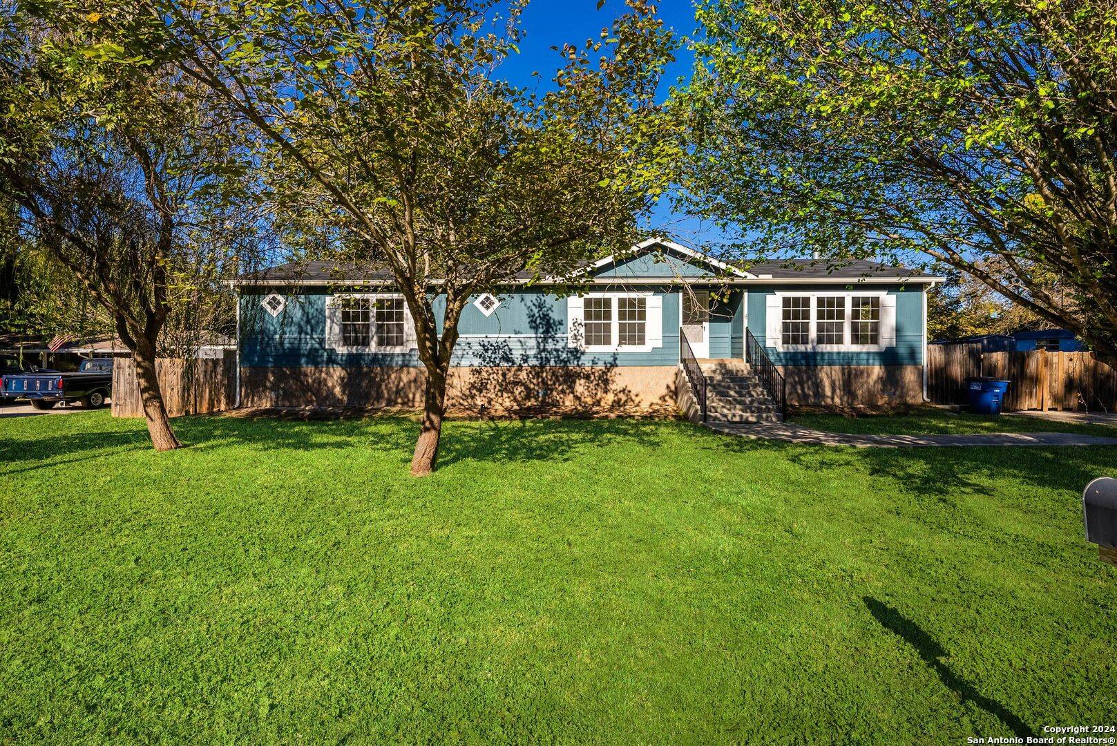 Mcqueeney, TX 78123-3310,212 Pecan Dr