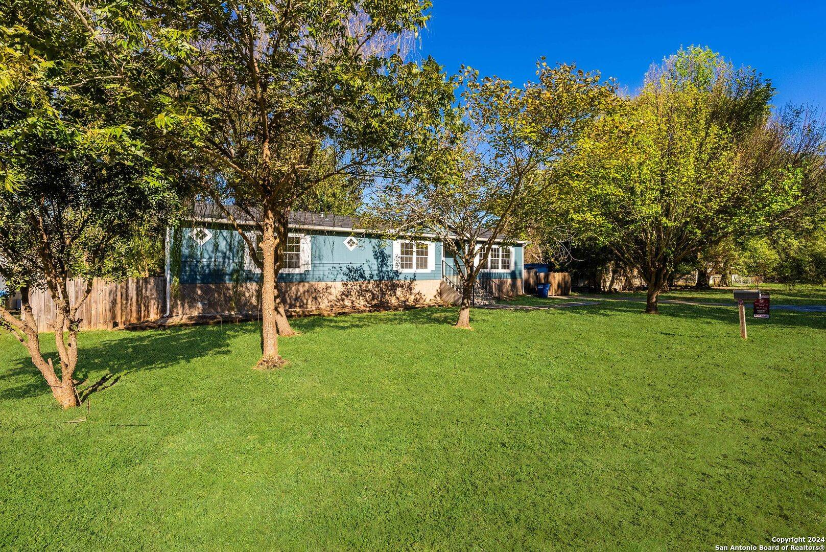 Mcqueeney, TX 78123-3310,212 Pecan Dr