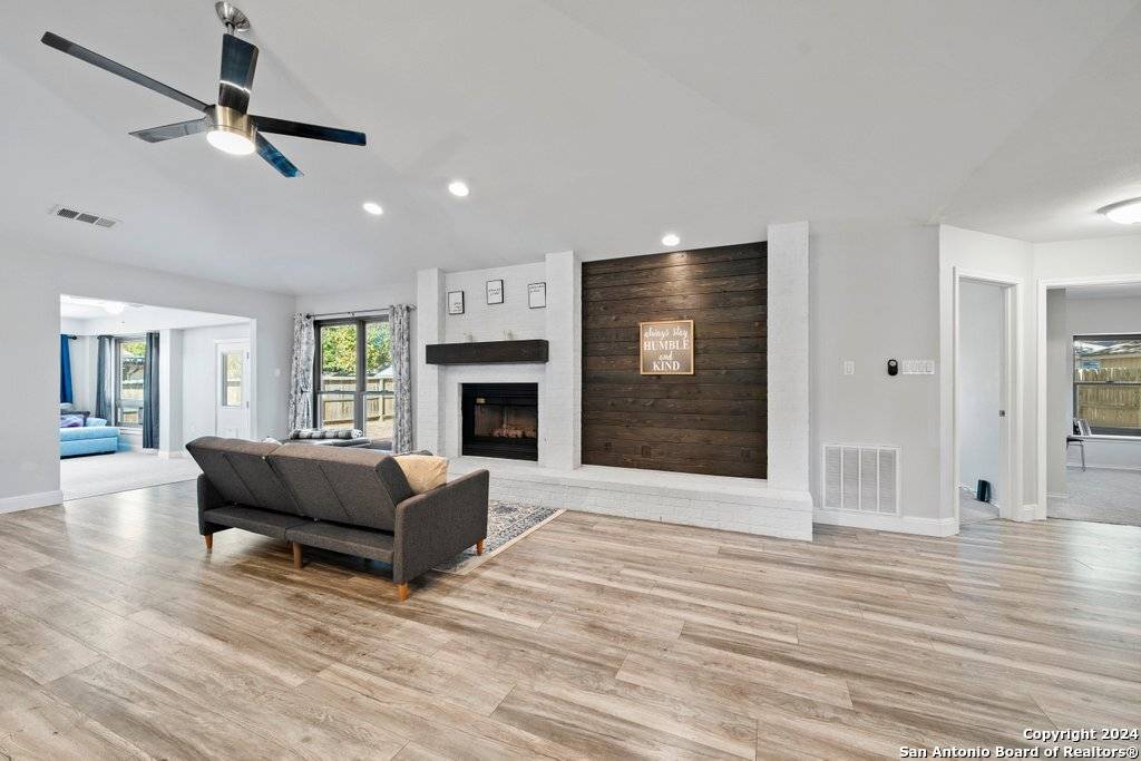 New Braunfels, TX 78130-3873,309 PAISANO ST