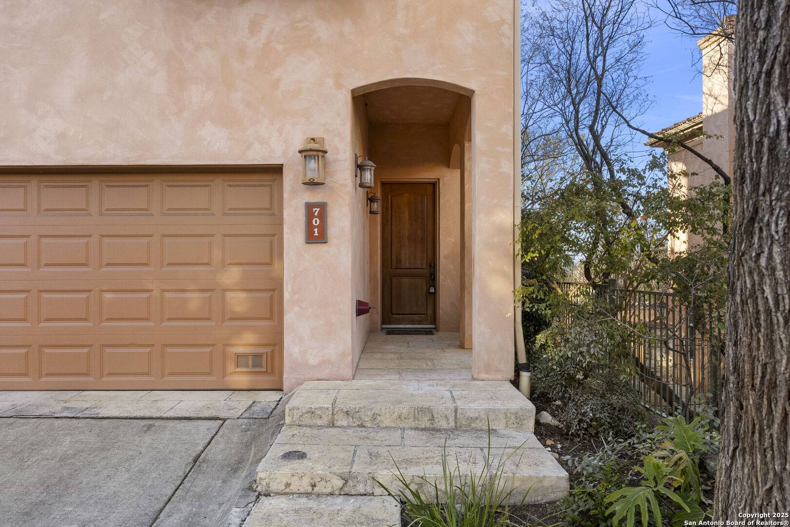 San Antonio, TX 78209-2565,7897 BROADWAY UNIT 701