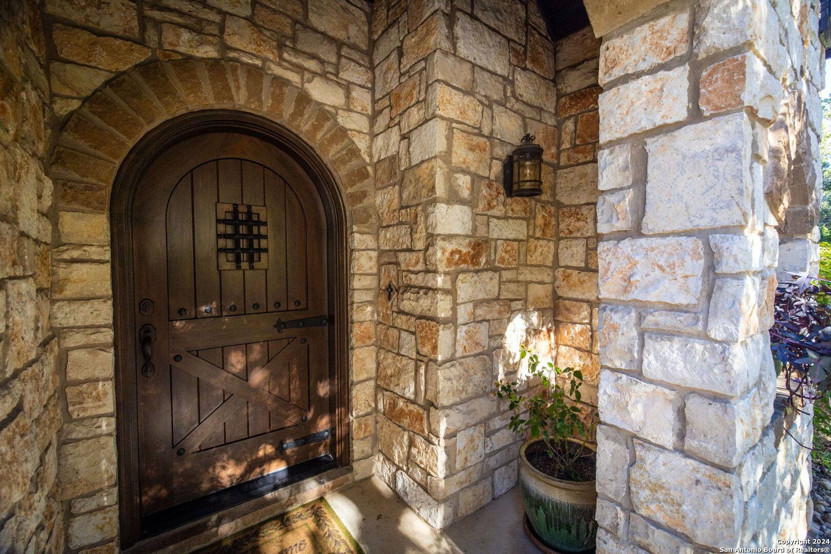 New Braunfels, TX 78132-2288,1561 HILLTOP RDG