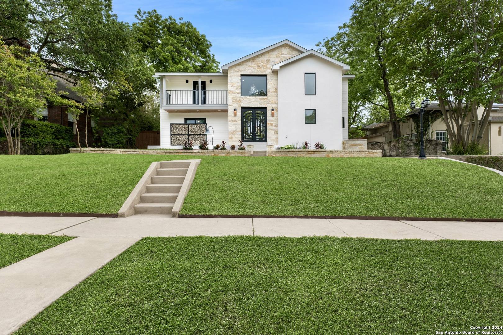 Alamo Heights, TX 78209-3819,114 CLOVERLEAF AVE