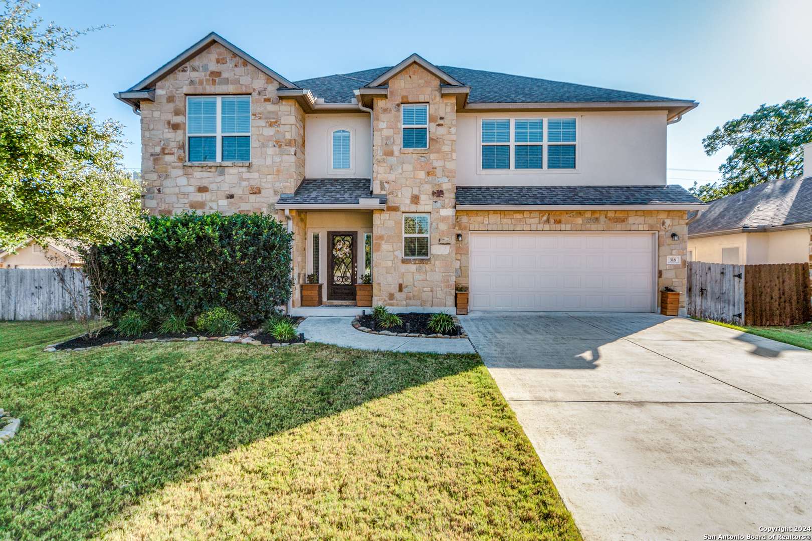 Boerne, TX 78006-1725,316 ENGLISH OAKS CIR