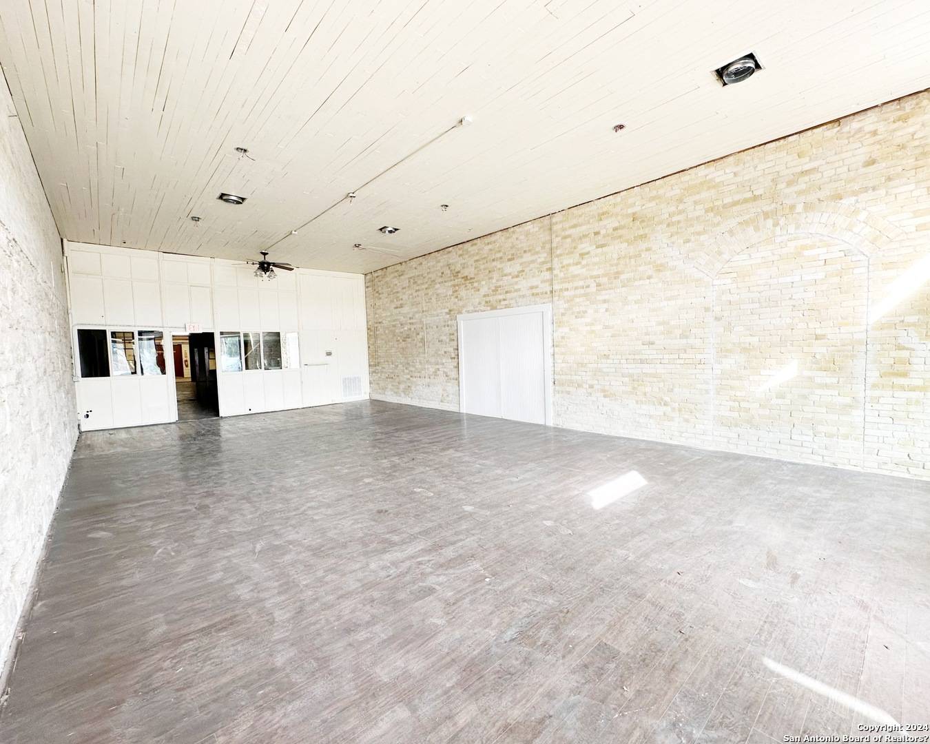 Hondo, TX 78861-1833,1116B 18TH ST