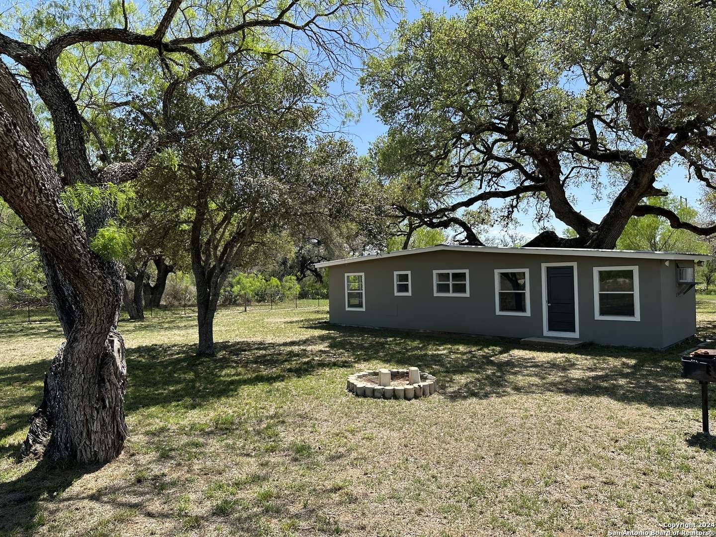 Moore, TX 78057,104 CR 2644