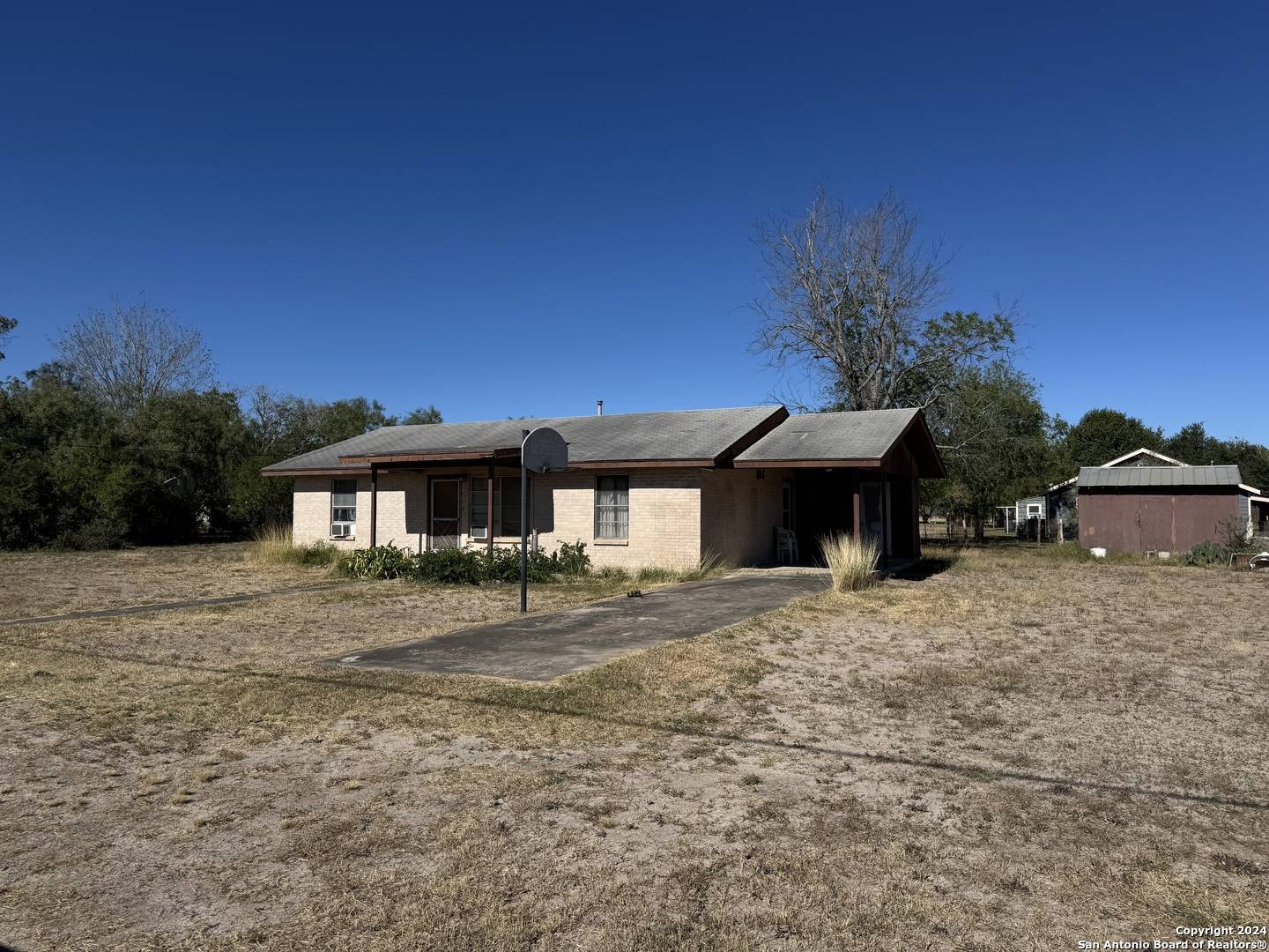 Uvalde, TX 78801,1144 WESTWARD TRL