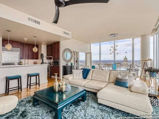 San Antonio, TX 78205-2671,610 MARKET ST UNIT 2702