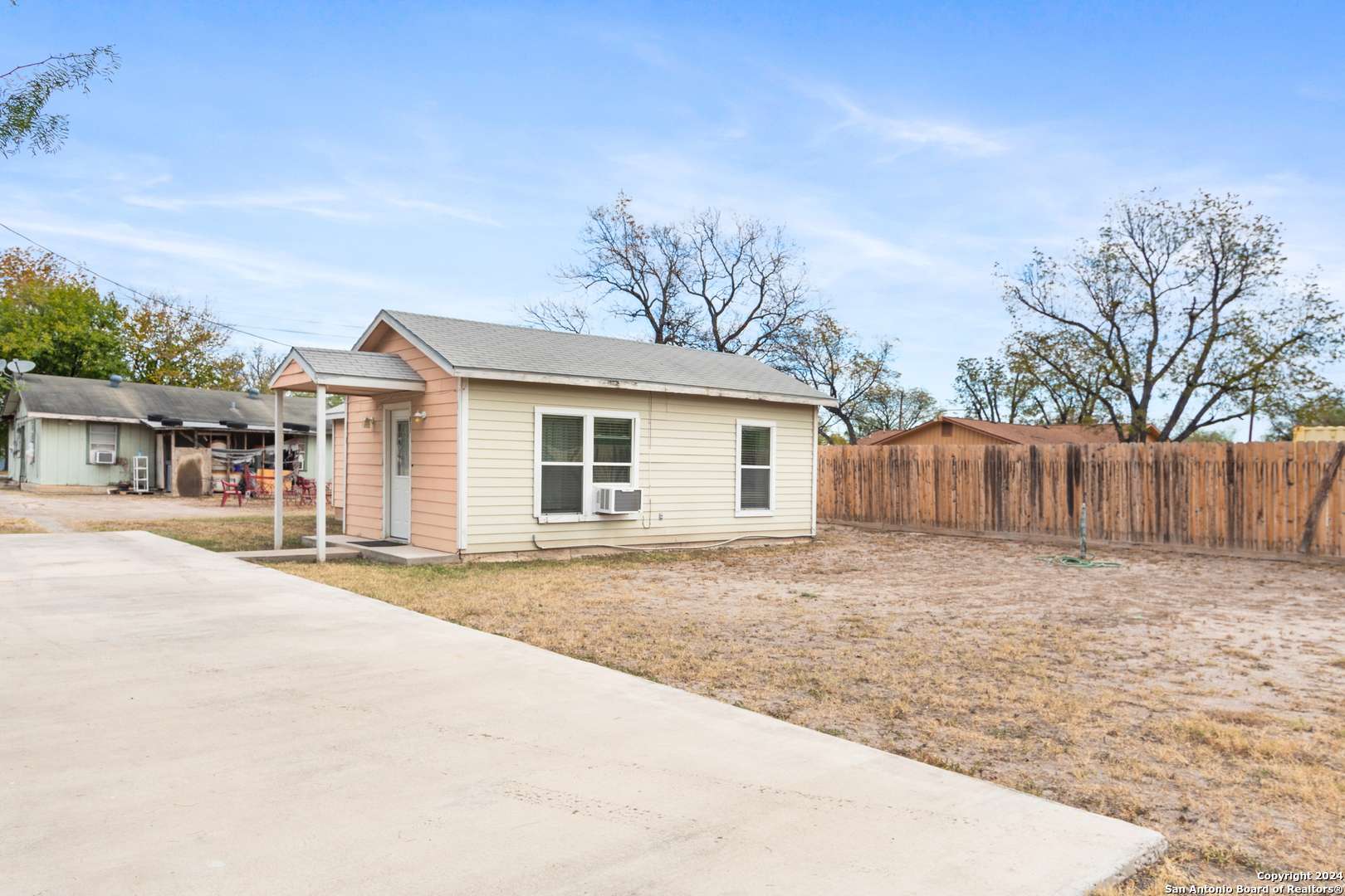 Uvalde, TX 78801,811 Fort Clark Rd