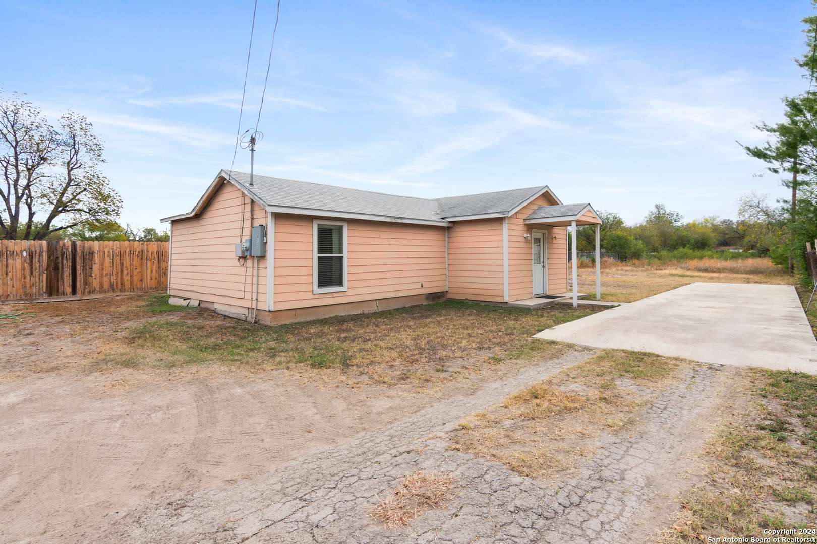 Uvalde, TX 78801,811 Fort Clark Rd