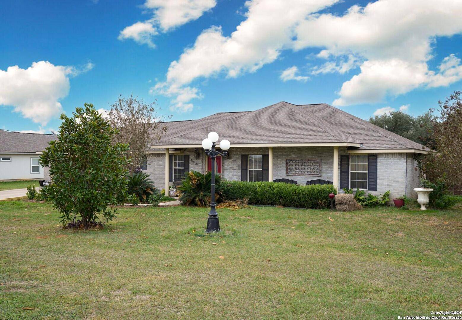 Floresville, TX 78114-1625,443 4TH ST