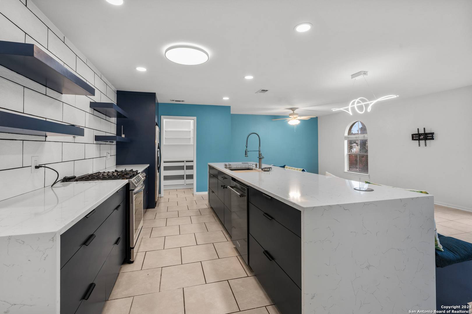 San Antonio, TX 78229,8915 Datapoint Dr UNIT 49D
