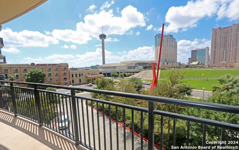 San Antonio, TX 78202-2756,215 CENTER ST UNIT 301