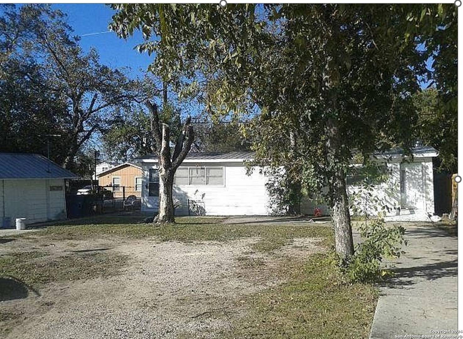 San Antonio, TX 78210-5142,523 TOPEKA BLVD