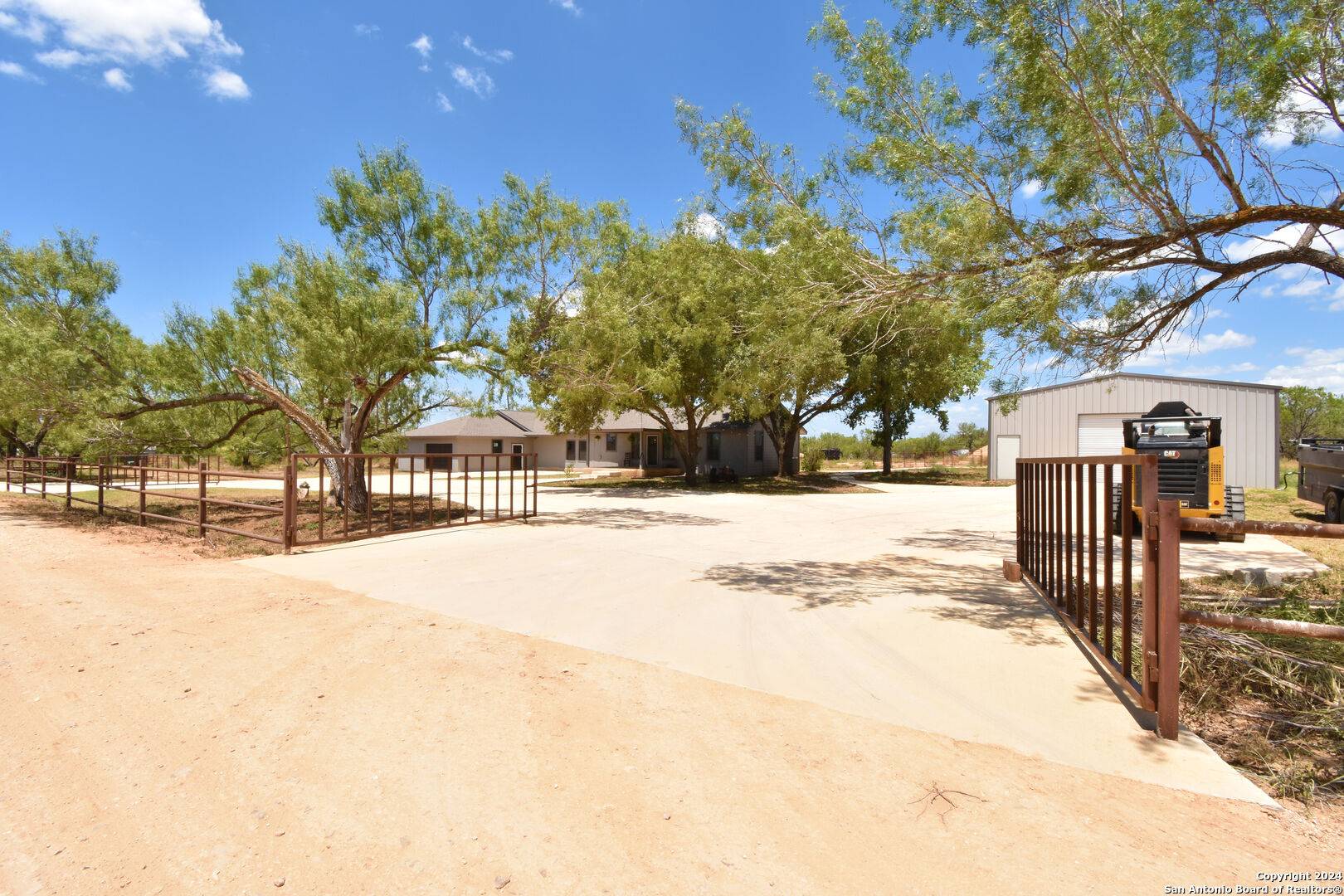 Devine, TX 78016,200 private road 6631