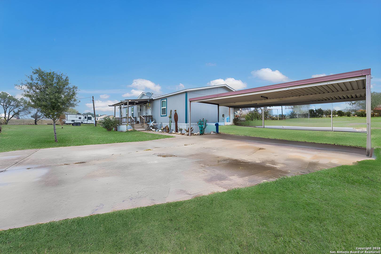 Adkins, TX 78101-9760,11411 LA VERNIA RD