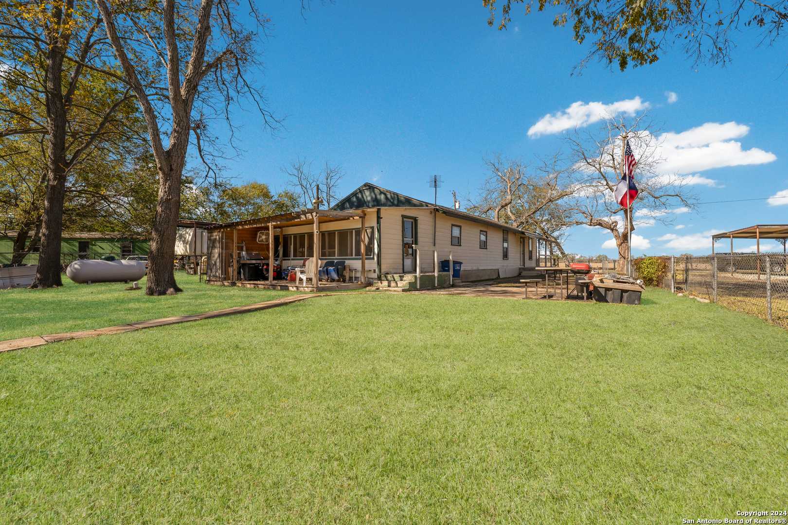 Seguin, TX 78155,1308 RIVER TRAIL