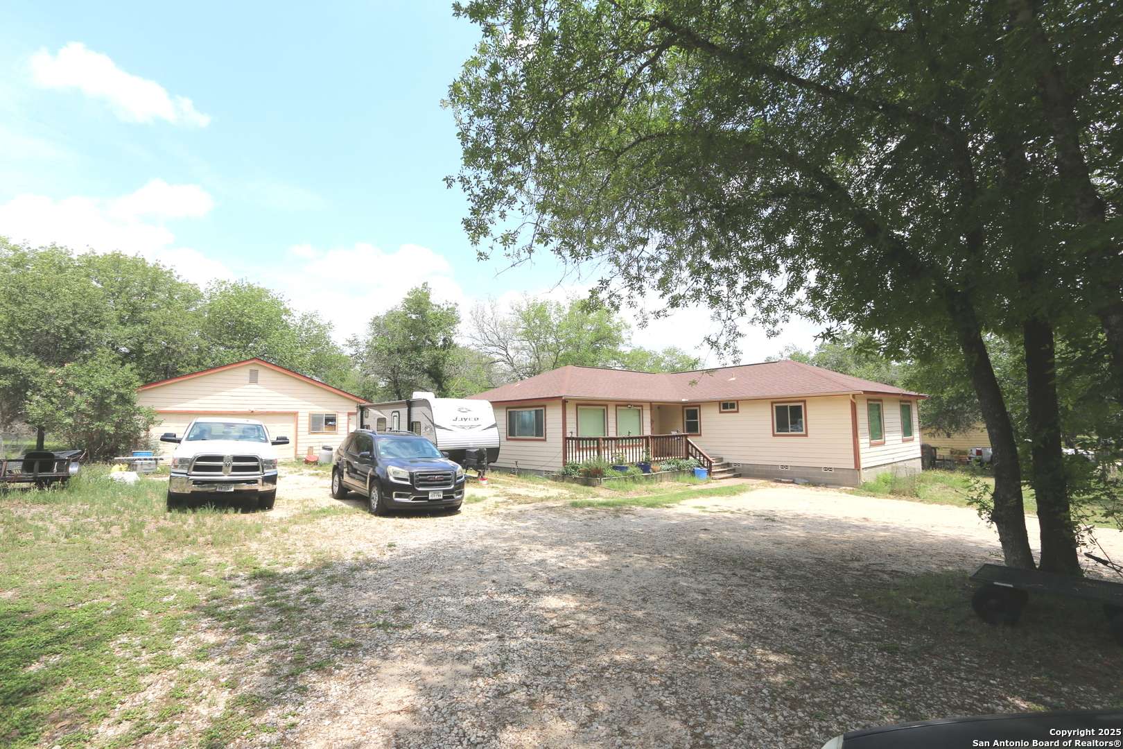 Adkins, TX 78101-2601,1112 CLOVER CT