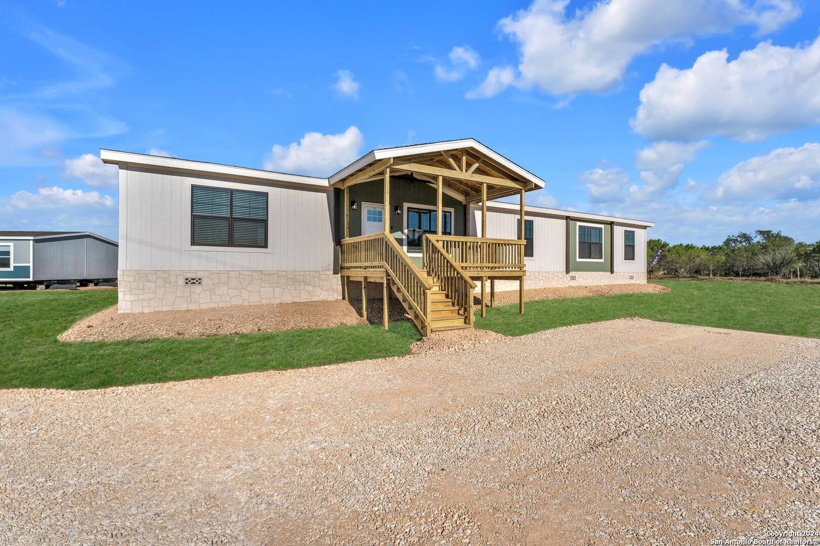 Somerset, TX 78069,379 Mahan Rd