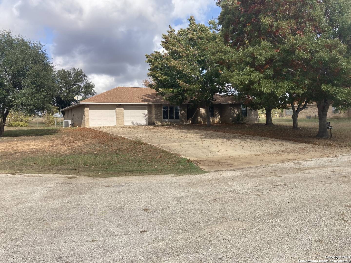 Lytle, TX 78052,14033 WILLOW LANE