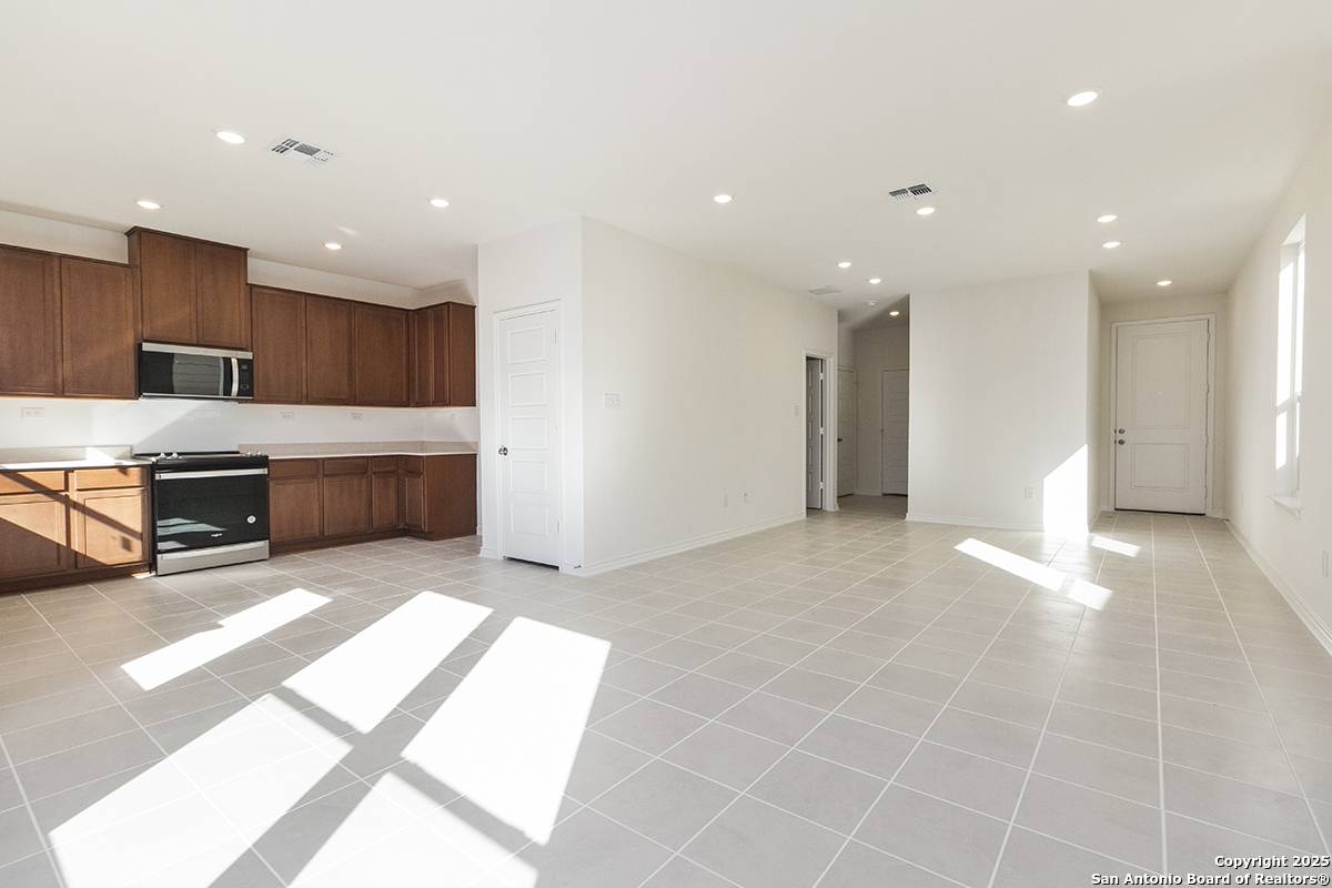 San Antonio, TX 78251,10643 Military Drive West #18