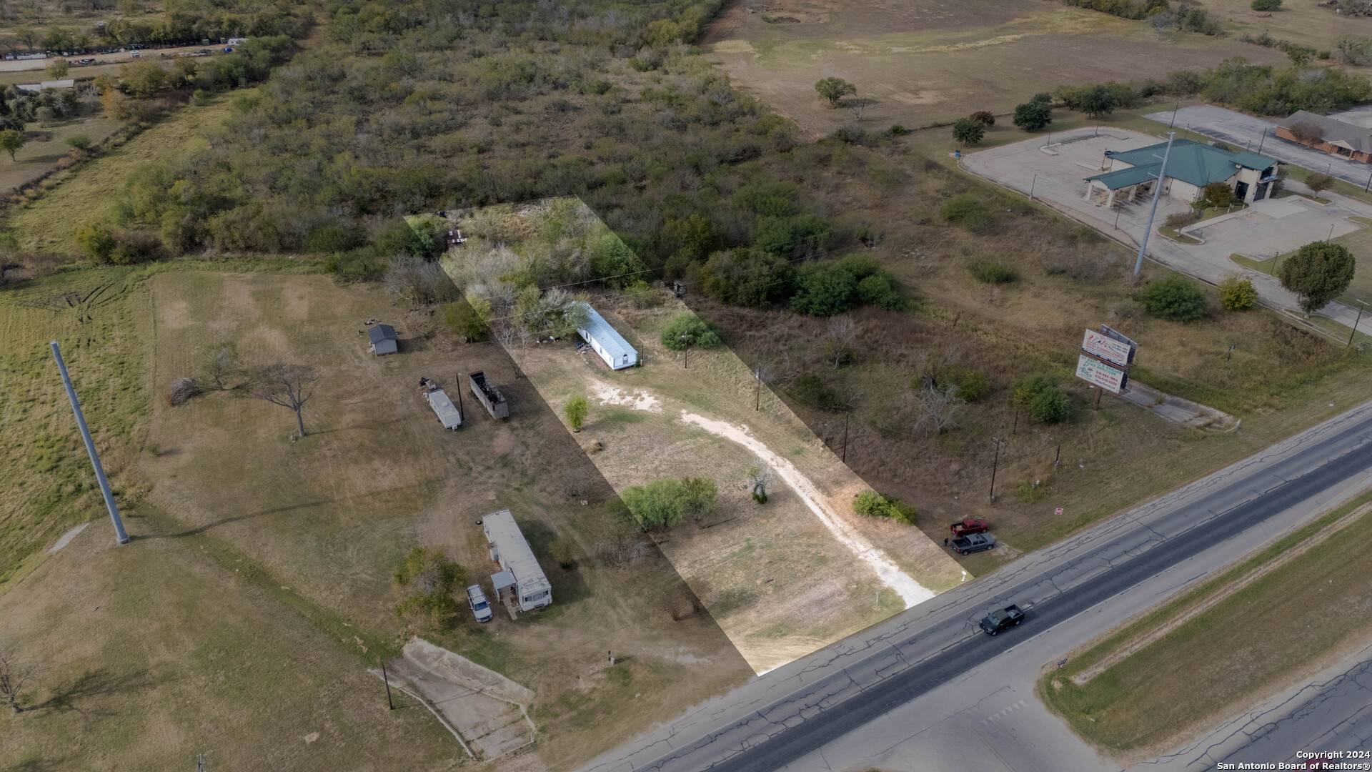 Floresville, TX 78114-3107,553 10TH ST