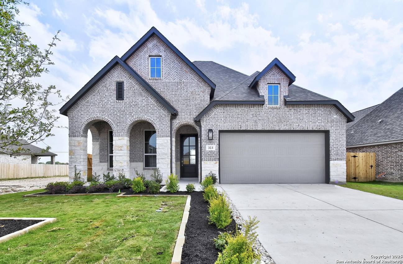 Castroville, TX 78009,323 White Oak