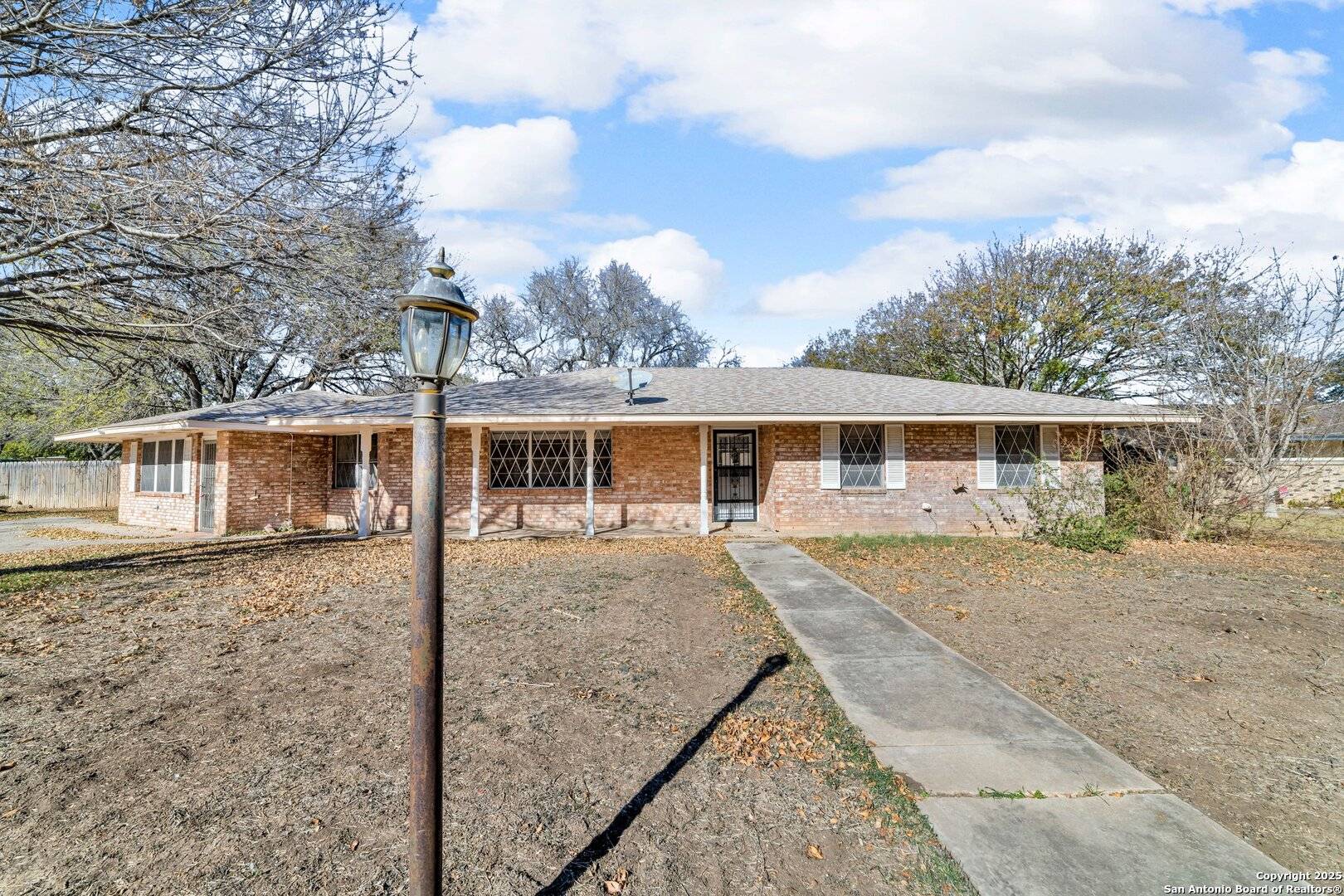 Hondo, TX 78861-3416,1504 31ST ST