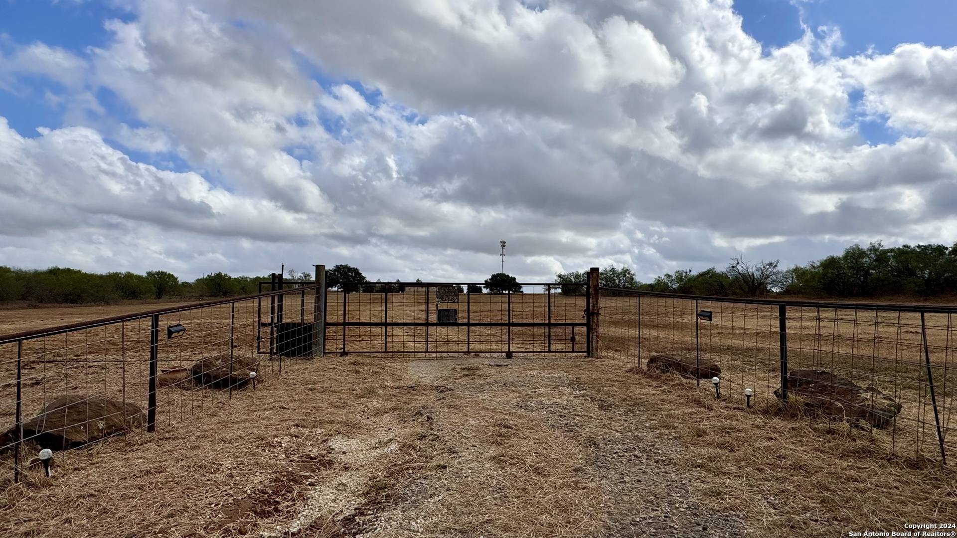 San Antonio, TX 78264,26920 CAMPBELLTON RD