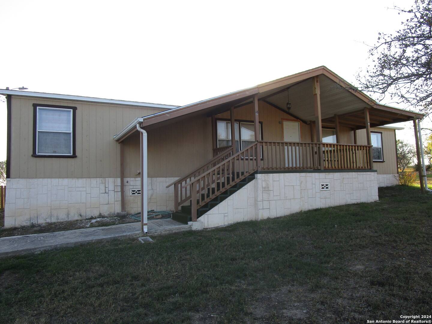 Castroville, TX 78009-1935,145 COUNTY ROAD 5635