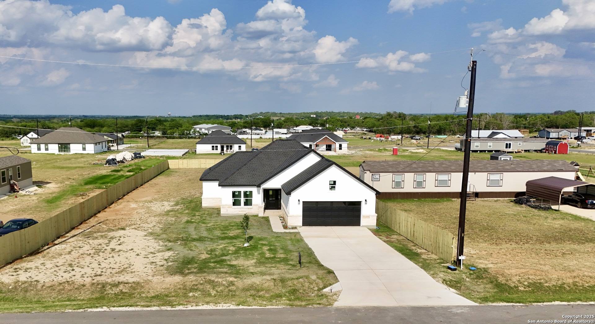 Atascosa, TX 78002,17114 laguna seca