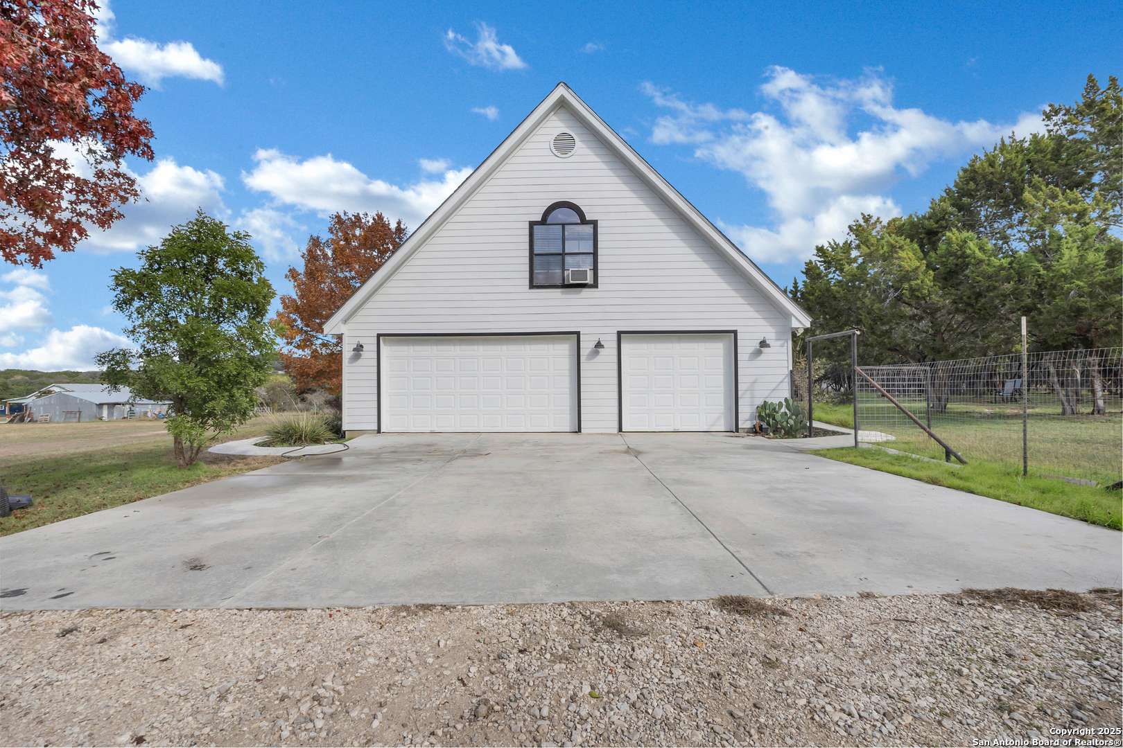 Pipe Creek, TX 78063,616 Green Oak Dr