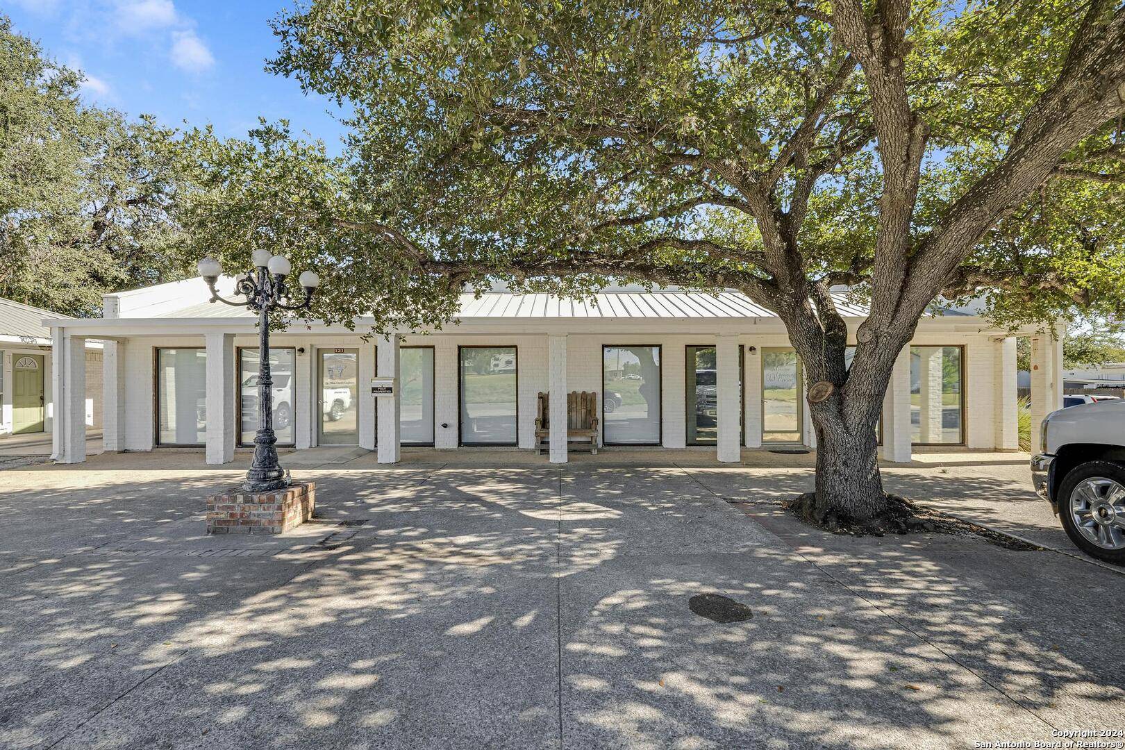 Pleasanton, TX 78064,119/121 S Smith