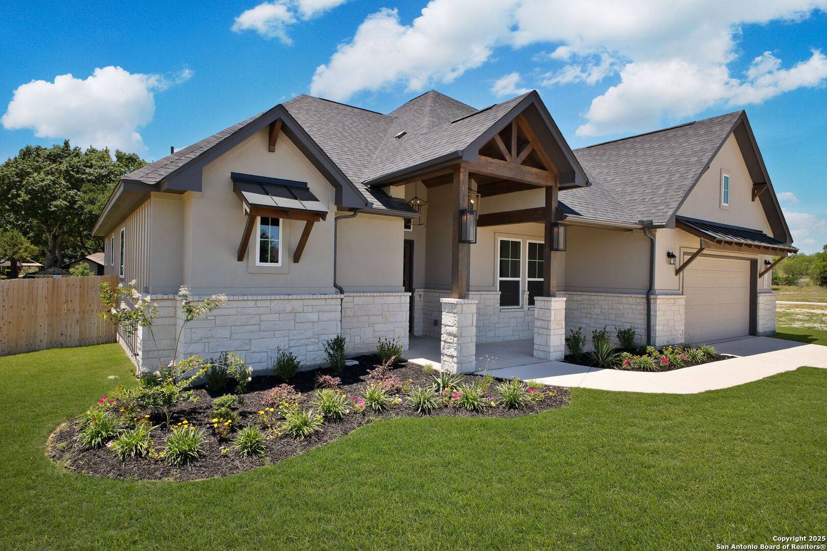 Castroville, TX 78009,124 Allen Ave
