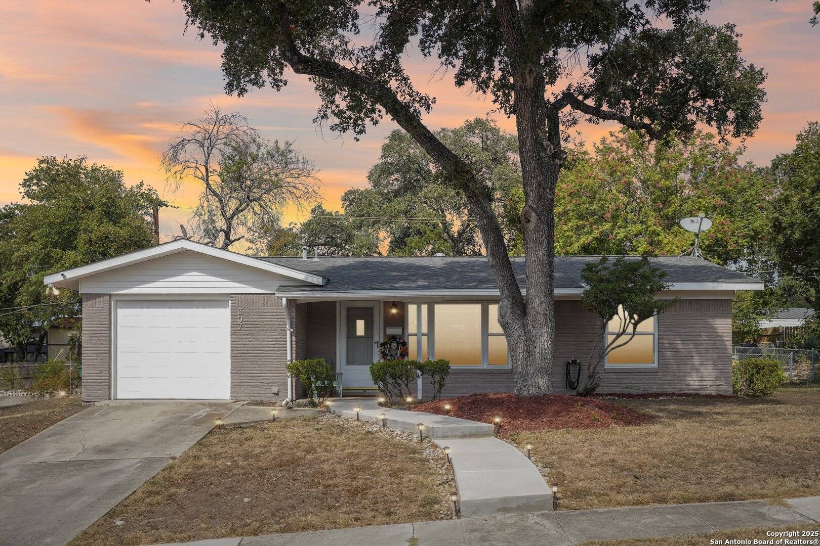 San Antonio, TX 78216-6413,307 REXFORD DR
