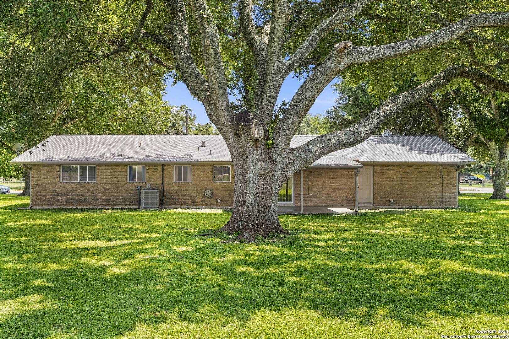 Seguin, TX 78155-3153,1750 Westview