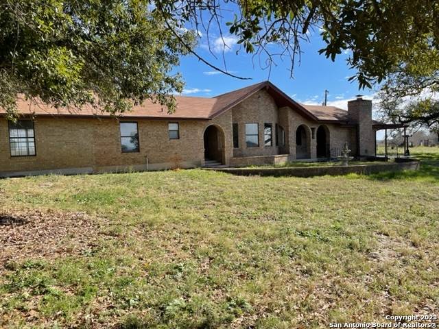 Floresville, TX 78114,1277 CR 128