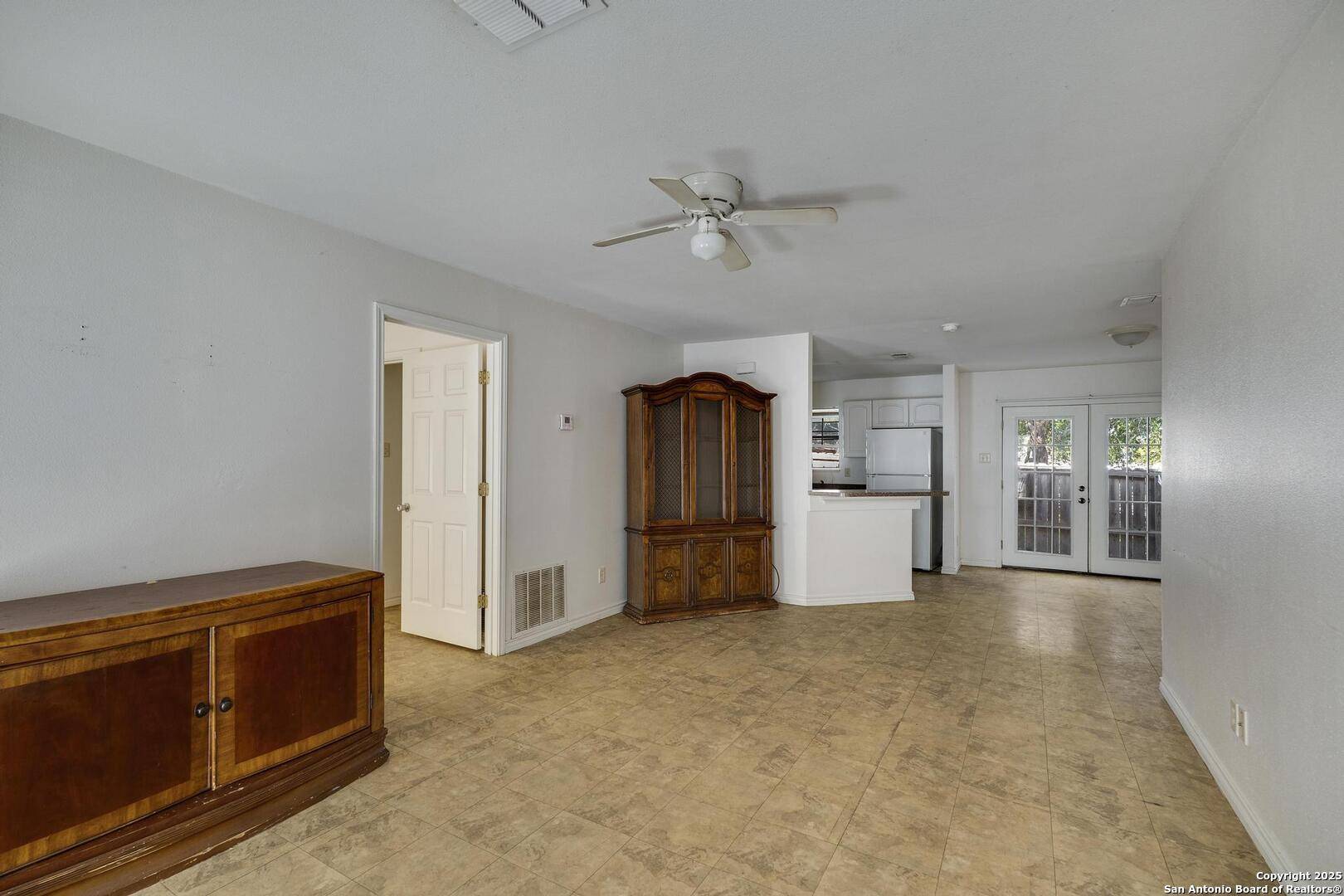 Pleasanton, TX 78064,119/121 Smith St