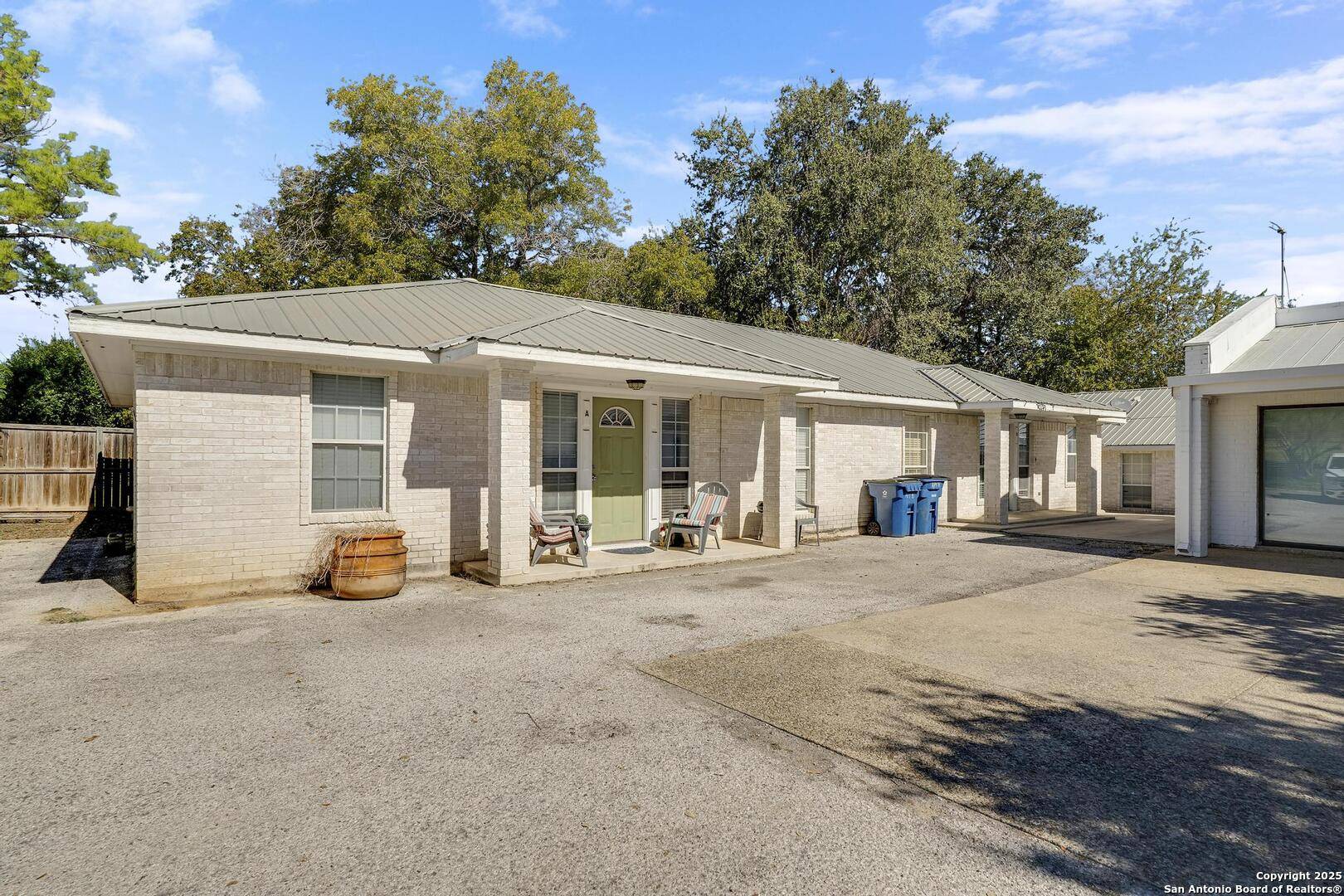 Pleasanton, TX 78064,119/121 Smith St