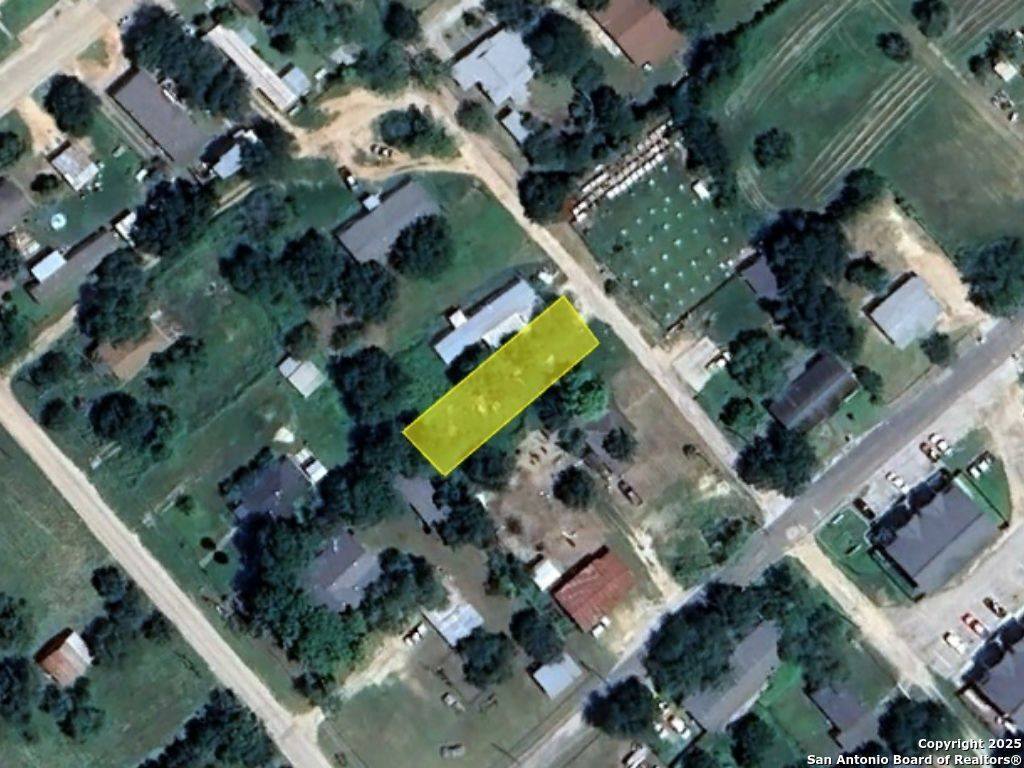 Floresville, TX 78114-1715,811 2ND ST