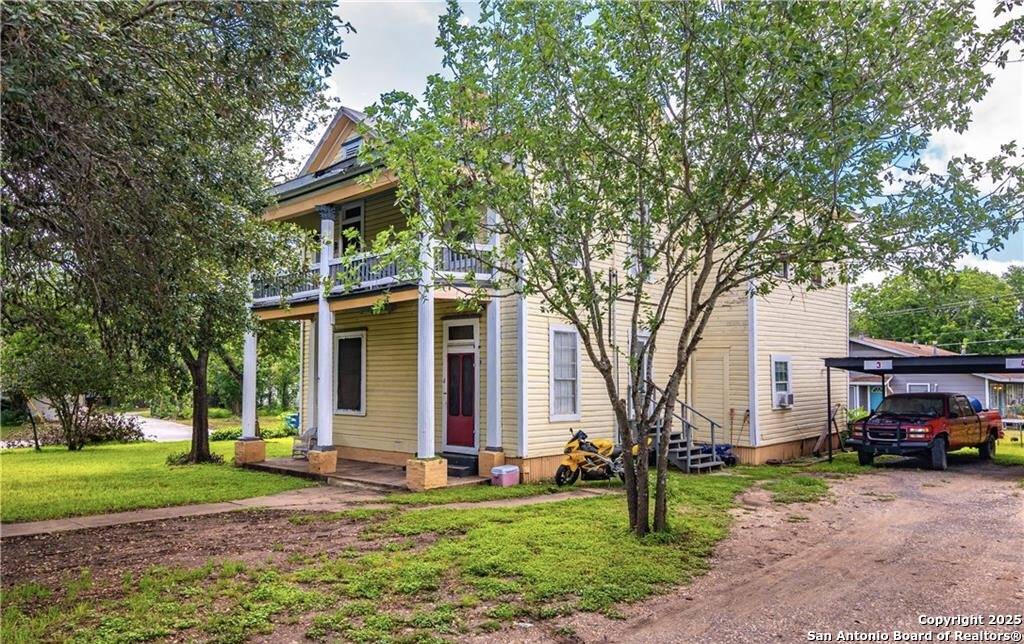 Seguin, TX 78155-6457,311 LIVE OAK ST