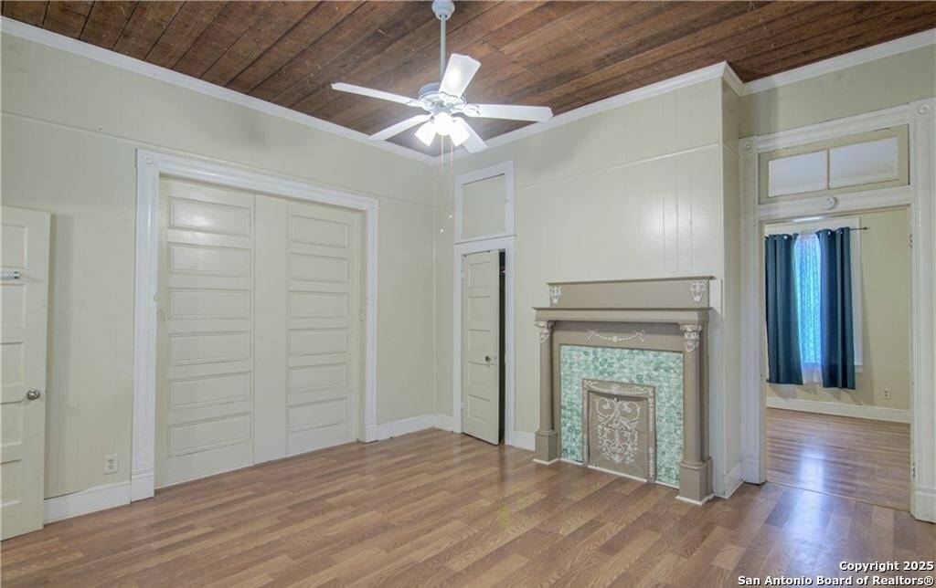 Seguin, TX 78155-6457,311 LIVE OAK ST