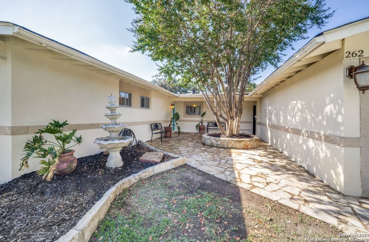 San Antonio, TX 78216,262 pinewood ln