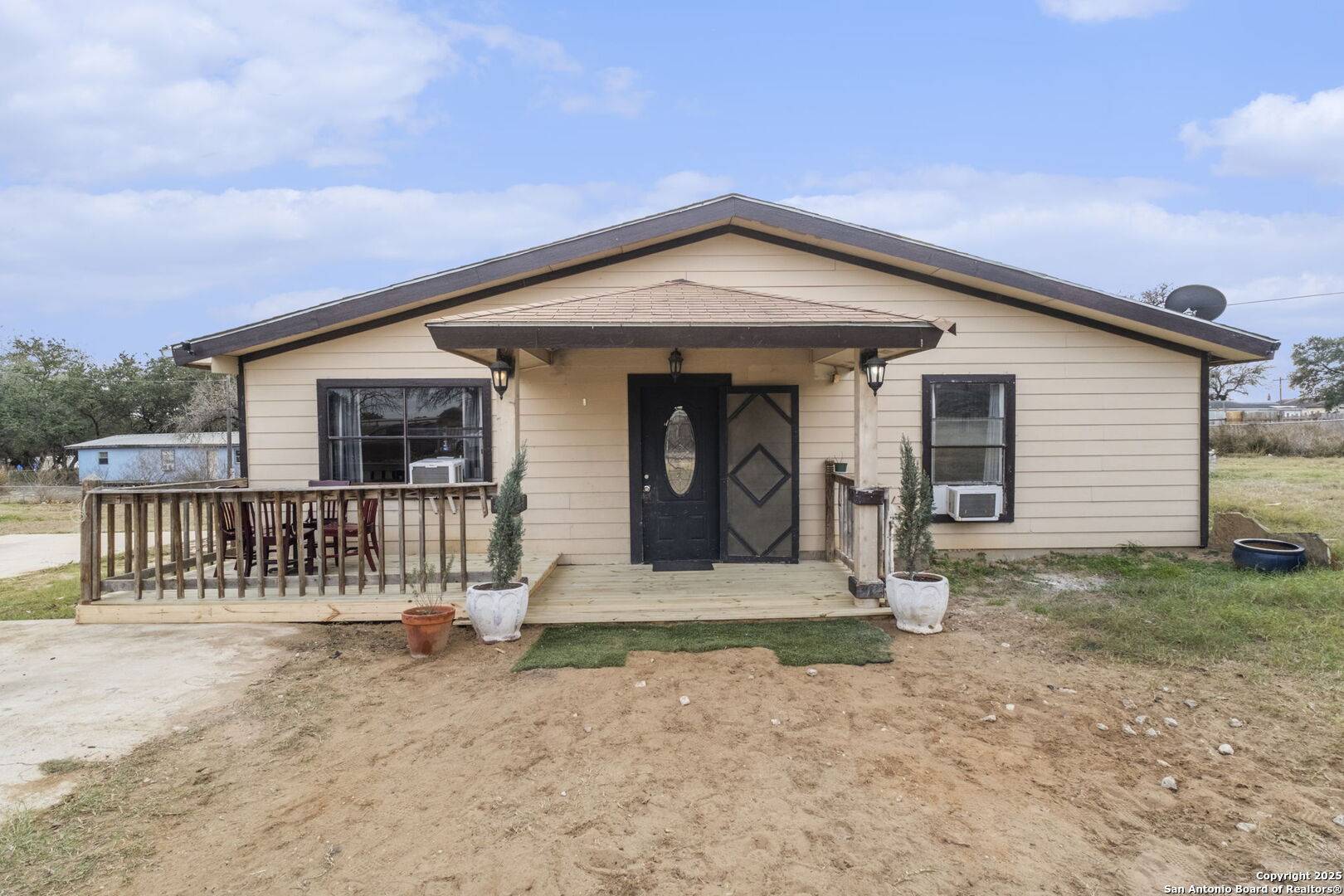 Poteet, TX 78065-4504,118 SUNDOWN LN