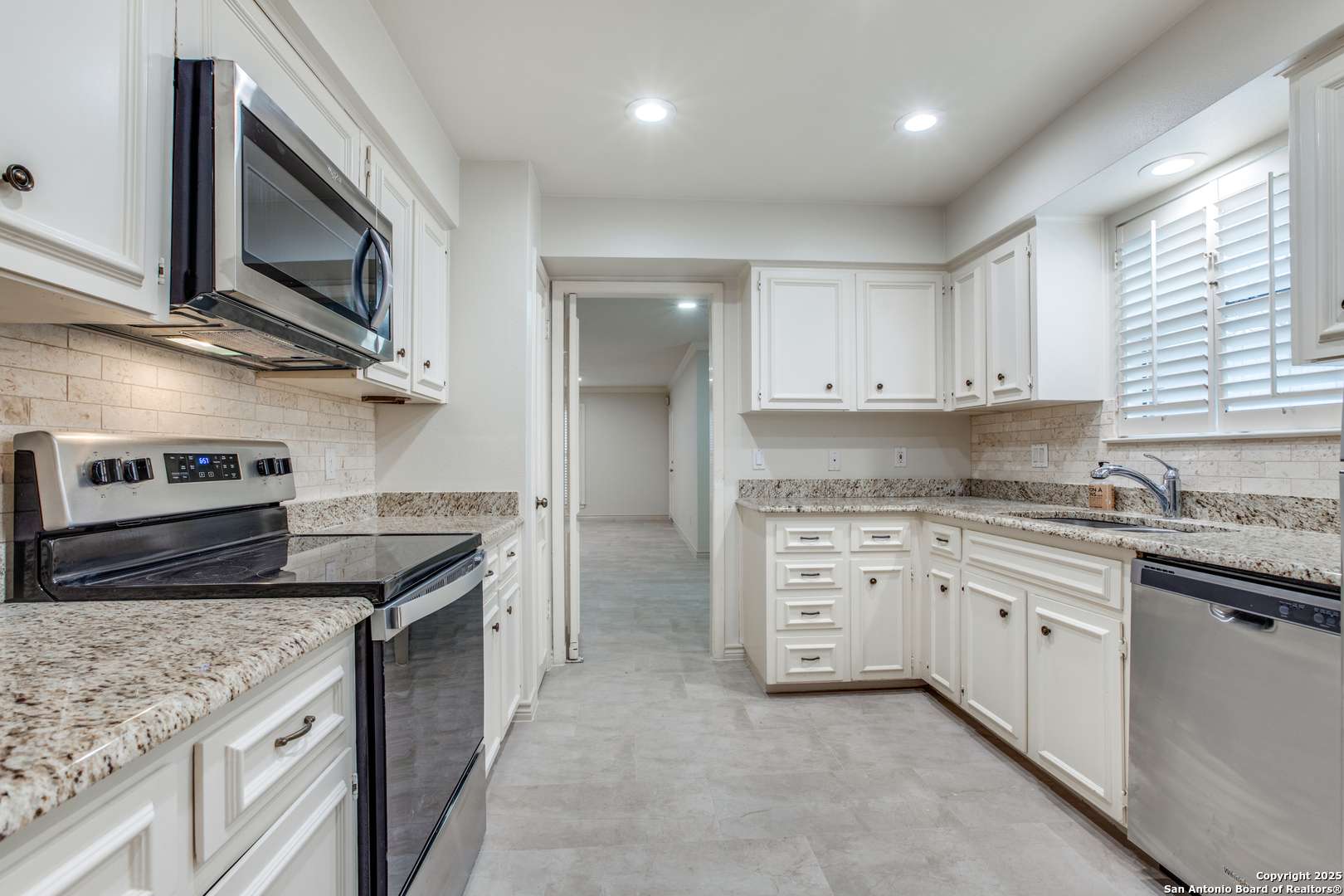San Antonio, TX 78209-2606,7926 BROADWAY UNIT 401