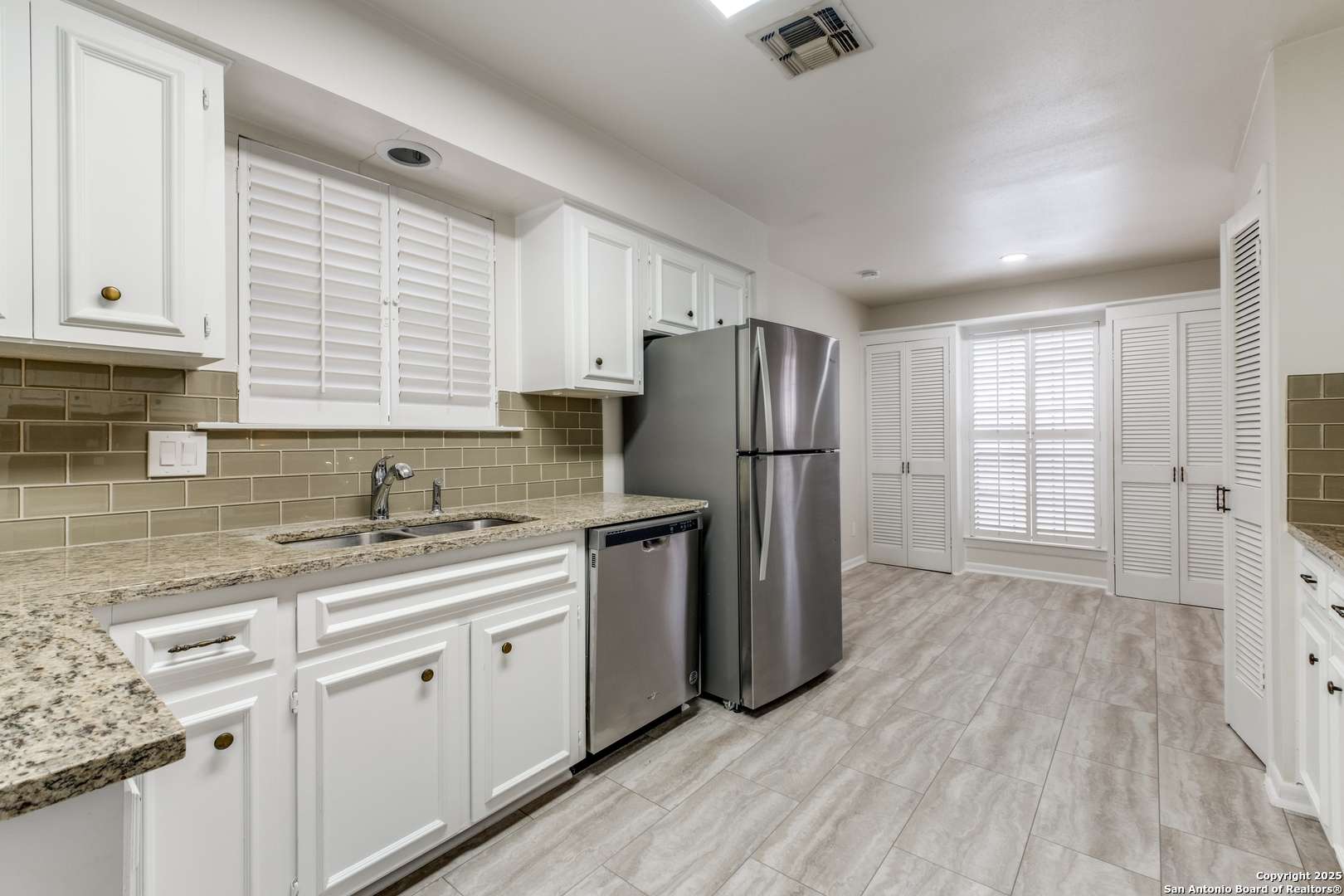 San Antonio, TX 78209-2606,7926 BROADWAY UNIT 402