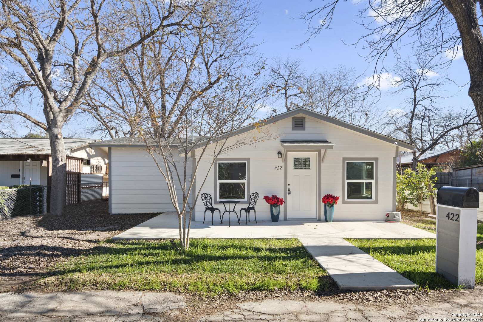 Uvalde, TX 78801,422 APOLONIO ST