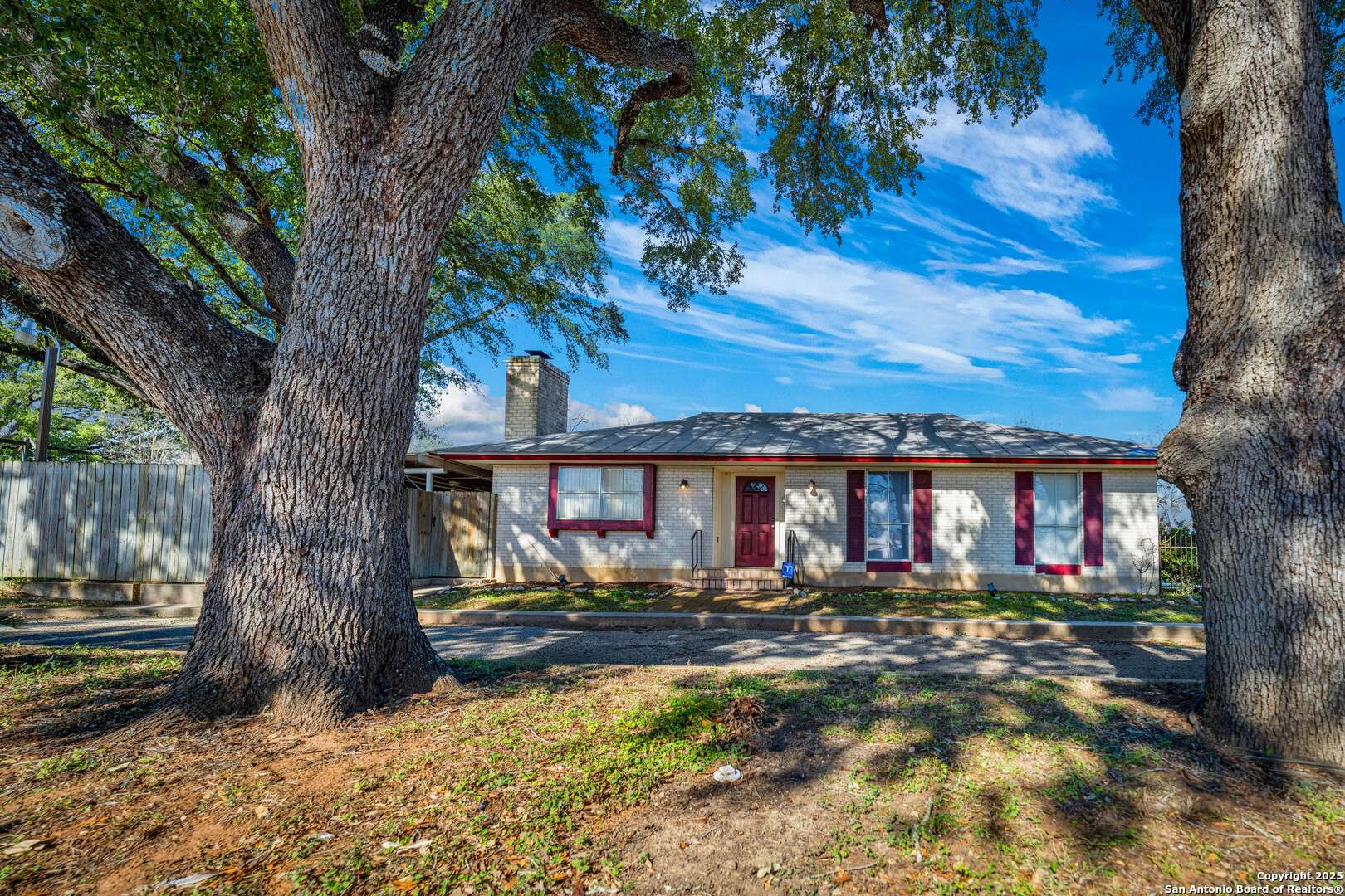 Floresville, TX 78114-2621,1305 G ST