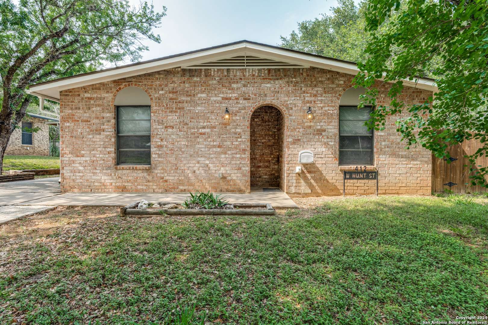 Pleasanton, TX 78064,412 Hunt Street